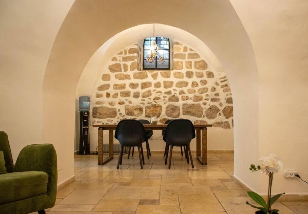 Cozy Heritage Home Jerusalem Exterior photo